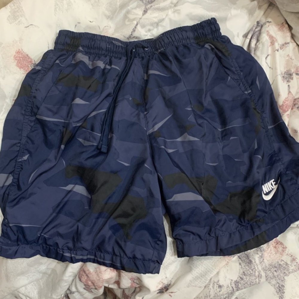 MENS SMALL NIKE SHORTS